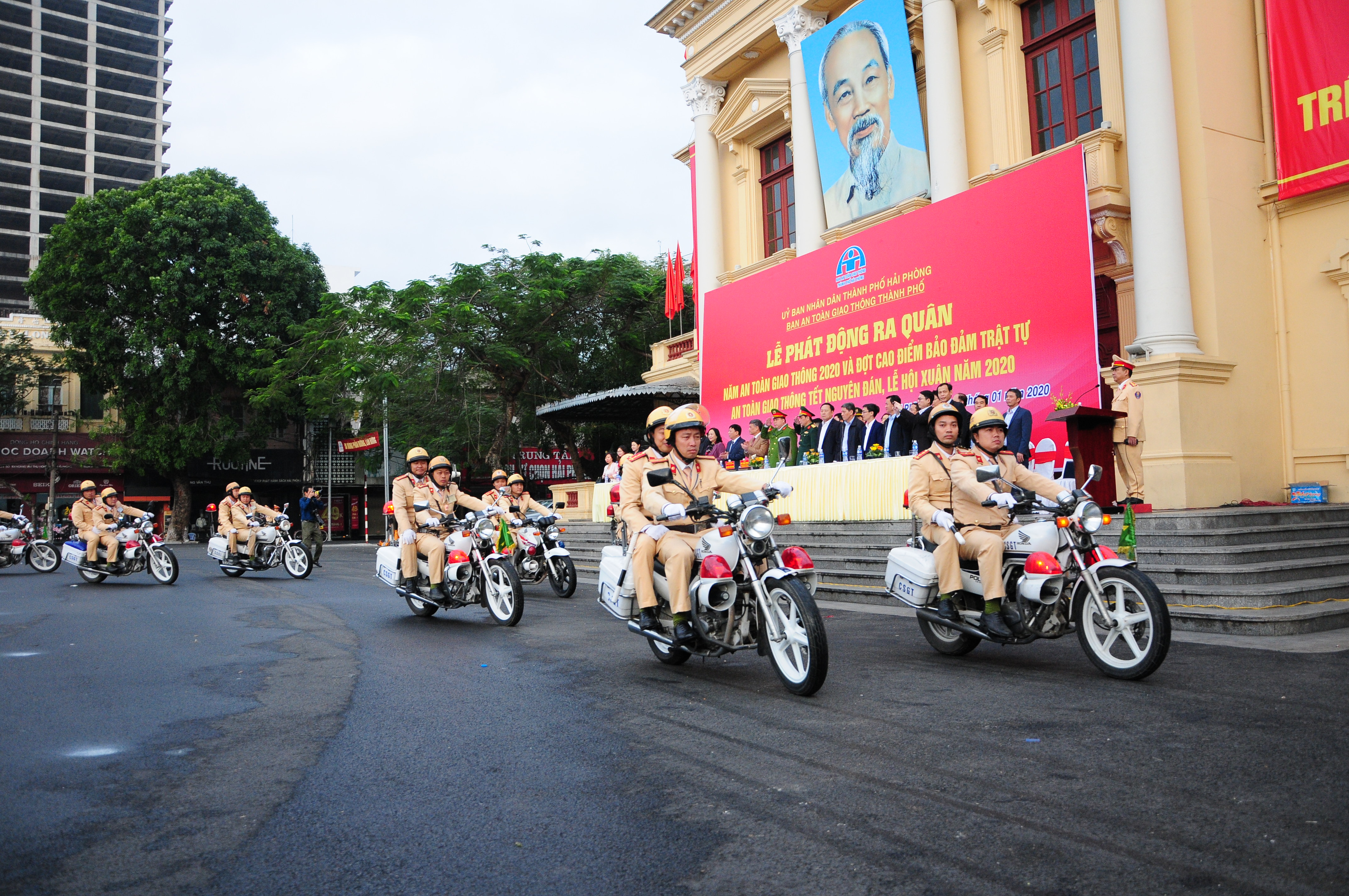 Tăng cường các biện pháp công tác phòng ngừa, kiềm chế tai nạn giao thông trên địa bàn thành phố